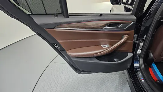 BMW 5 Series (G30) 520d M 2018 25