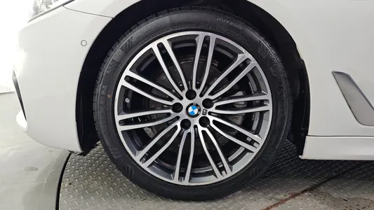 BMW 5 Series (G30) 520d M 2020 5