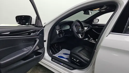 BMW 5 Series (G30) 520d M 2020 10