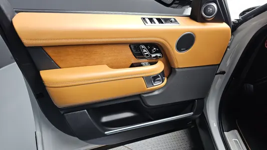 Land Rover 4 4.4 SDV8 AB 2018 24
