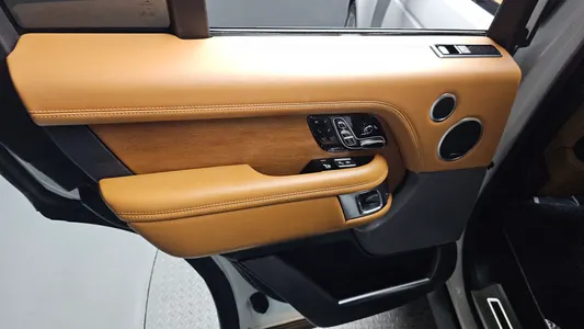 Land Rover 4 4.4 SDV8 AB 2018 25