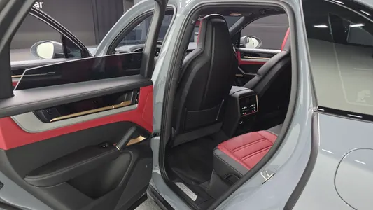 Porsche (PO536) 3.0 E- 2025 11