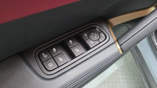 Porsche (PO536) 3.0 E- 2025 13