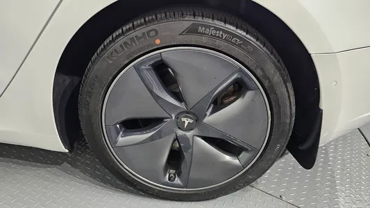 Tesla 3 AWD 2020 22