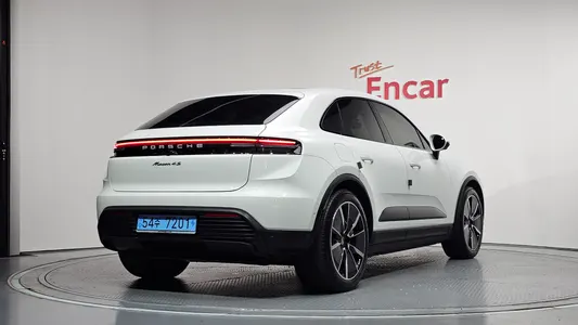 Porsche EV 4S 2025