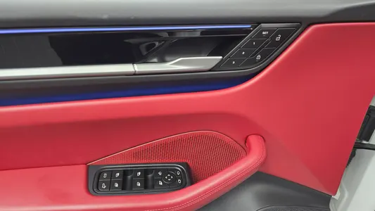 Porsche EV 4S 2025 28