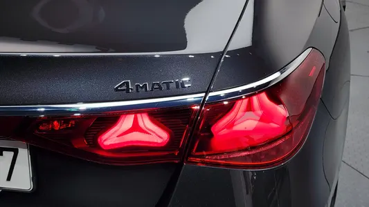 Mercedes-Benz E-Class W214 E300 4MATIC 2024 23