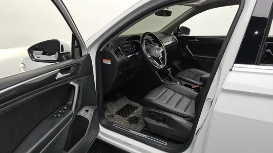 Volkswagen 2 2.0 TDI 4 2023 9