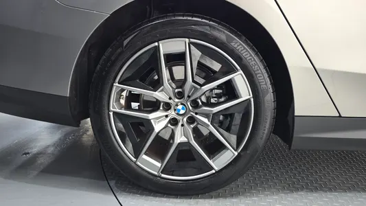 BMW 5 Series (G60) 520i 2026 4