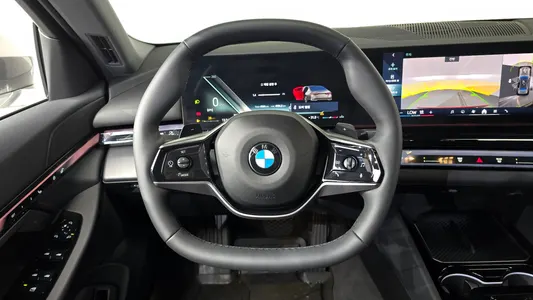 BMW 5 Series (G60) 520i 2026 12