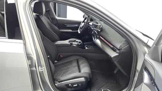 BMW 5 Series (G60) 520i 2026 26