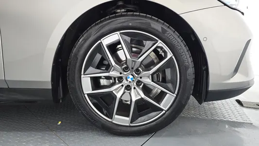 BMW 5 Series (G60) 520i 2026 21