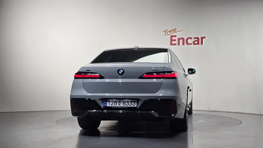 BMW 7 Series (G70) 740i xDrive M 2025 4
