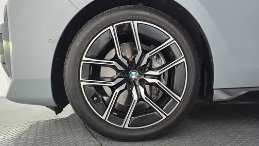 BMW 7 Series (G70) 740i xDrive M 2025 5