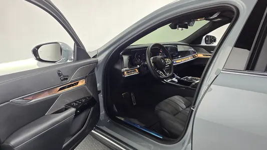 BMW 7 Series (G70) 740i xDrive M 2025 10