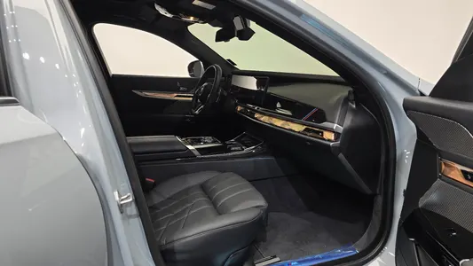 BMW 7 Series (G70) 740i xDrive M 2025 26