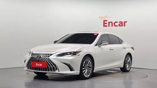 Lexus ES300h 7 2025