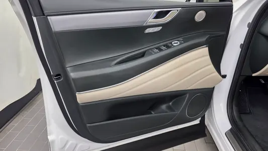 Genesis GV80 2.5T 2WD 2023 24