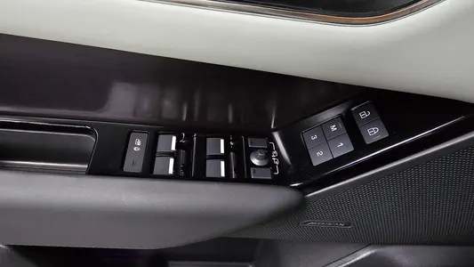 Land Rover 레인지로버 벨라 2.0 P250 SE 2025 27