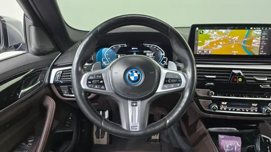 BMW 5 Series (G30) 530e M 2022 13