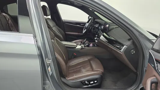 BMW 5 Series (G30) 530e M 2022 26