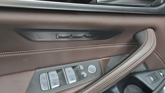 BMW 5 Series (G30) 530e M 2022 29