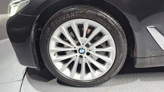BMW 5 Series (G30) 520i 2021 4