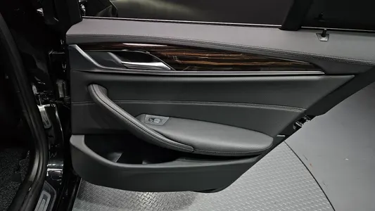 BMW 5 Series (G30) 520i 2021 25