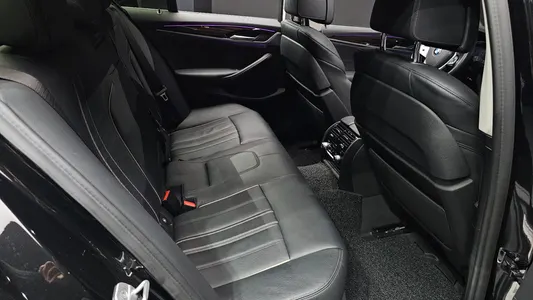 BMW 5 Series (G30) 520i 2021 29