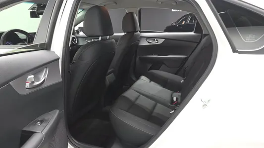 Kia K3 2 1.6 2021 12