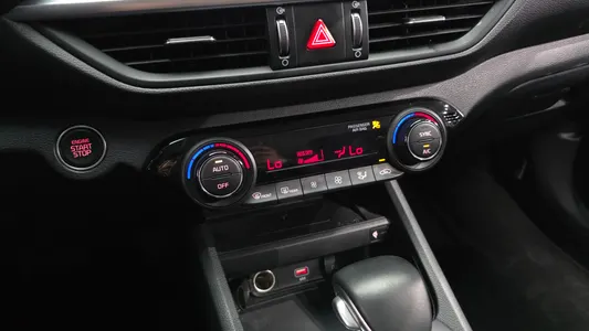 Kia K3 2 1.6 2021 17