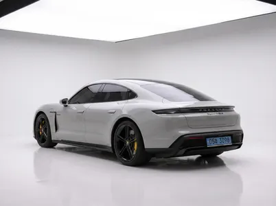 Porsche 타이칸 S 2023 9