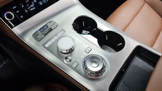 Genesis GV70 2.5T 2WD 2025 9