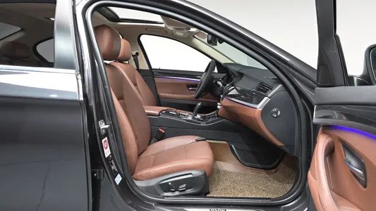 BMW 5 Series (F10) 520d 2015 26