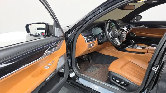 BMW 7 Series (G11) M760Li xDrive 2017 10