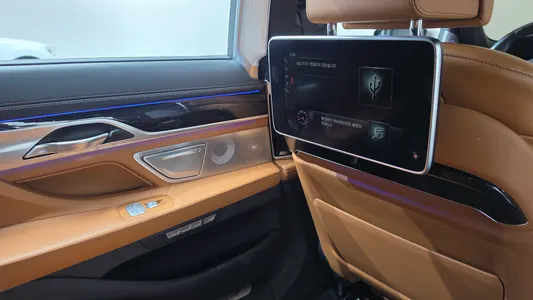 BMW 7 Series (G11) M760Li xDrive 2017 39