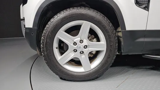 Land Rover (L663) 110 D250 SE 2021 4