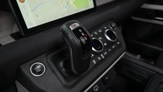 Land Rover (L663) 110 D250 SE 2021 8
