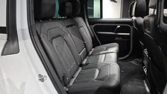 Land Rover (L663) 110 D250 SE 2021 10