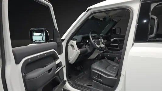 Land Rover (L663) 110 D250 SE 2021 9