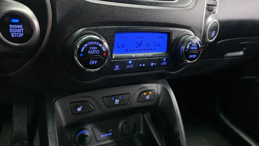 Hyundai ix 2WD LX20 2011 16