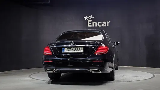 Mercedes-Benz E-Class W213 E300 4MATIC AMG Line 2018 4