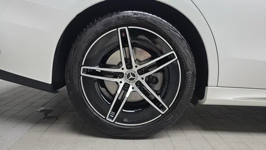 Mercedes-Benz E-Class W214 E300 4MATIC AMG Line 2024 4