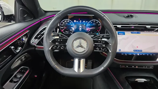 Mercedes-Benz E-Class W214 E300 4MATIC AMG Line 2024 13