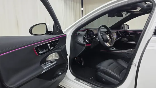 Mercedes-Benz E-Class W214 E300 4MATIC AMG Line 2024 9