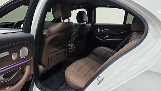 Mercedes-Benz E-Class W213 E220d 4MATIC 2023 26