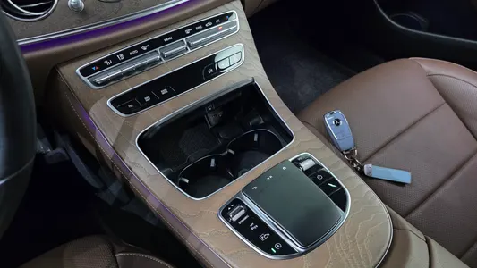 Mercedes-Benz E-Class W213 E220d 4MATIC 2023 27