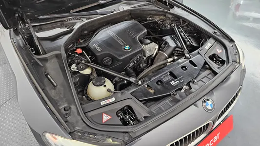 BMW 5 Series (F10) 528i 2013 6