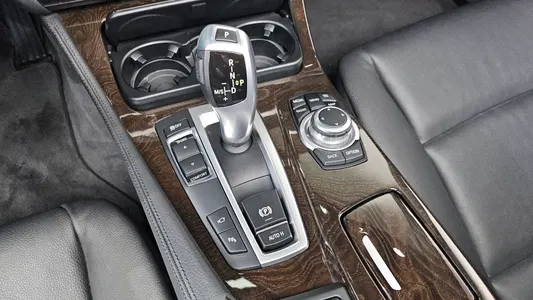 BMW 5 Series (F10) 528i 2013 9
