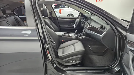 BMW 5 Series (F10) 528i 2013 11